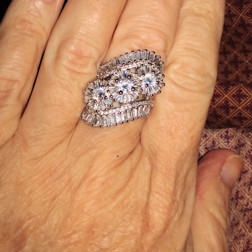 ***SPECTACULAR WHITE SAPPHIRE RING (8)*** - Picture 2 of 4
